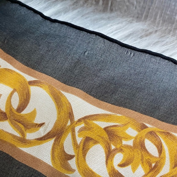 Authentic vintage Dior scarf - Picture 6 of 10